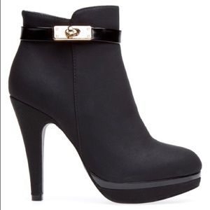 *SOLD* Ankle Bootie